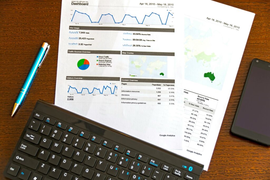 Ile zarabia się w marketingu internetowym i jak zacząć w 2025 roku?