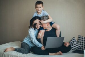 Najłatwiejsze prace zdalne – jak dorobić w internecie i gdzie szukać pracy zdalnej? [Nano]