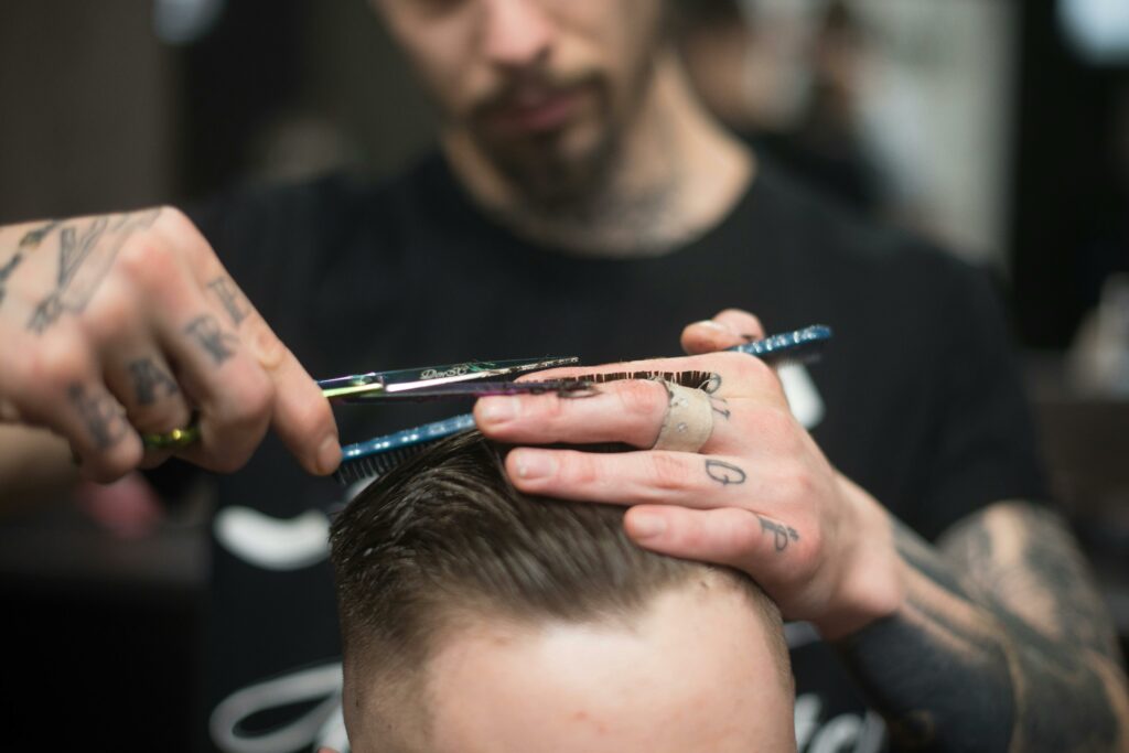 Jak promować salon fryzjerski i przyciągnąć klientów?